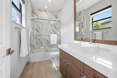 The last home built in The Oaks in 2019, this contemporary - photo 49
