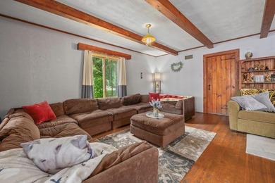 This charming cabin is located on the banks of Enterprise Lake - photo 11
