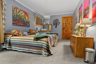 This charming cabin is located on the banks of Enterprise Lake - photo 14