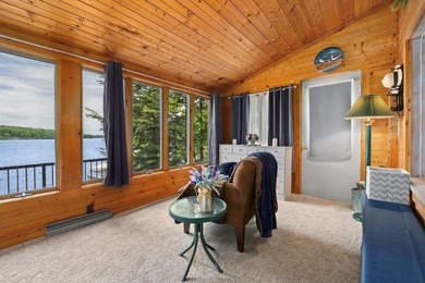 This charming cabin is located on the banks of Enterprise Lake - photo 15