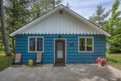 This charming cabin is located on the banks of Enterprise Lake - photo 29