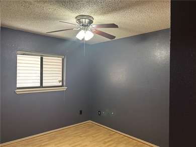 Nice 3-bedroom, 2-bath home featuring a modern kitchen with - photo 4