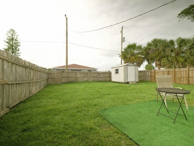 Charming opportunity steps from Singer Island! This property - photo 11
