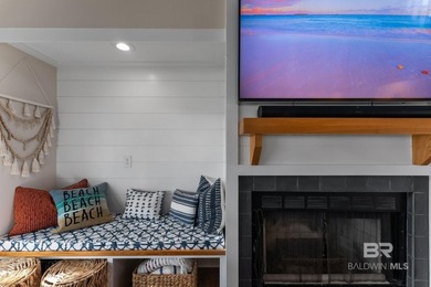 Designed for comfortable waterfront living, this recently - photo 12