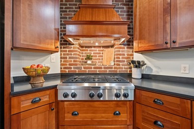 Assumable 4.75 VA Mortgage. You'll fall in love with this - photo 19