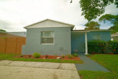 Charming opportunity steps from Singer Island! This property - photo 23