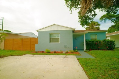Charming opportunity steps from Singer Island! This property - photo 24