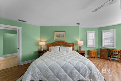 Designed for comfortable waterfront living, this recently - photo 31