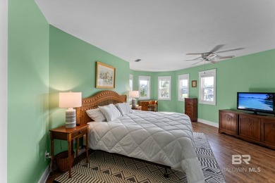 Designed for comfortable waterfront living, this recently - photo 32