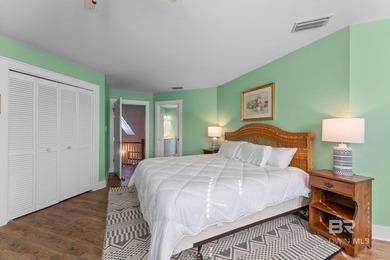 Designed for comfortable waterfront living, this recently - photo 33