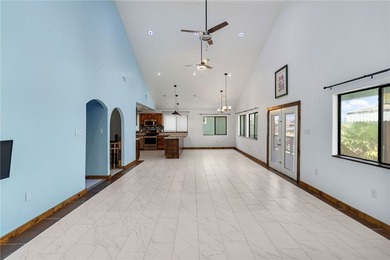 Welcome to your Rockport retreat. This stunning four bedroom - photo 2