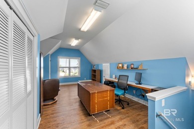 Designed for comfortable waterfront living, this recently - photo 47