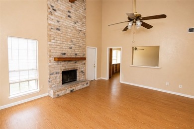 Tucked away in the desirable Calallen area, this 2 bedroom, 2.5 - photo 2
