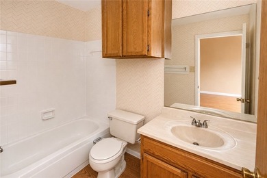 Tucked away in the desirable Calallen area, this 2 bedroom, 2.5 - photo 8