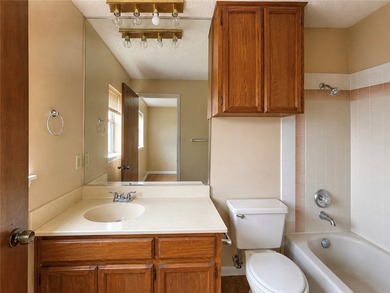 Tucked away in the desirable Calallen area, this 2 bedroom, 2.5 - photo 10