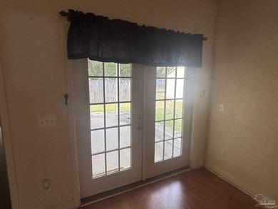 Custom built patio home in one of the most convenient and wanted - photo 7