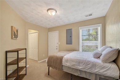 This stunning move-in-ready 3-story townhome offers the perfect - photo 12