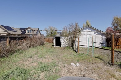 Price Tune-Up! Step into something different. This 2 bed, 1 bath - photo 21