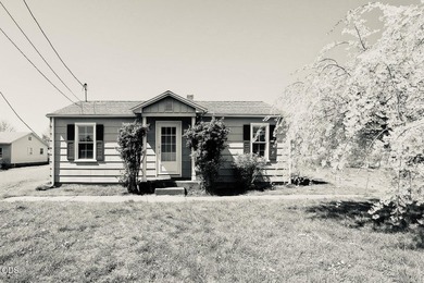 Price Tune-Up! Step into something different. This 2 bed, 1 bath - photo 22