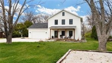 Lake Sara Home For Sale in Effingham Illinois