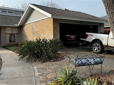 Charming and thoughtfully designed 3-bedroom, 2-bath, 2-car - photo 2