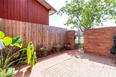 This beautifully renovated townhome is centrally located in - photo 3