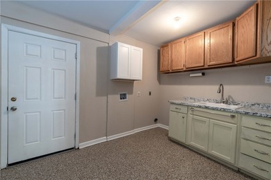 This beautifully renovated townhome is centrally located in - photo 10
