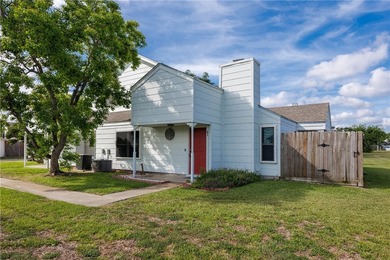 Charming and beautifully updated townhome where comfort meets - photo 2