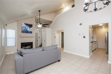 Charming and beautifully updated townhome where comfort meets - photo 7