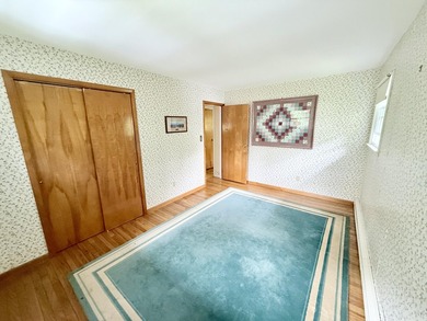 Nice split-level home located on a quiet dead-end street in the - photo 15
