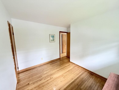 Nice split-level home located on a quiet dead-end street in the - photo 17