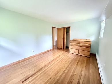 Nice split-level home located on a quiet dead-end street in the - photo 19