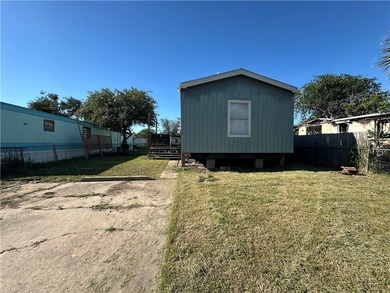 Welcome to this well-maintained 3-bedroom, 2-bath mobile home - photo 2