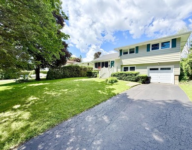 Nice split-level home located on a quiet dead-end street in the - photo 24