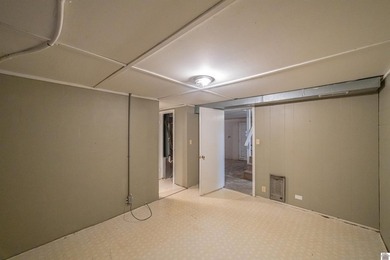 REDUCED! Bring us an offer! Offers are subject to lender - photo 31