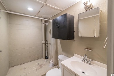REDUCED! Bring us an offer! Offers are subject to lender - photo 32