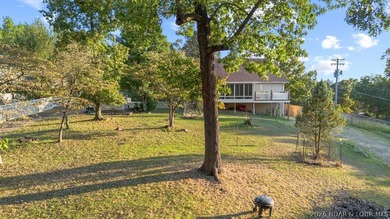 Welcome to this 4-bedroom, 3-bath lake-area-retreat with - photo 39