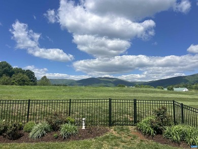 Fabulous mountain views and golf course frontage with fenced - photo 2