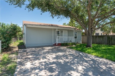 This property offers 4 bedrooms/ 2 bathrooms and a big side back - photo 2