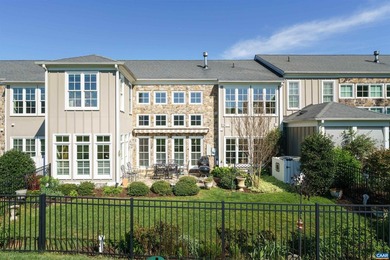 Fabulous mountain views and golf course frontage with fenced - photo 4