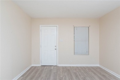 This property offers 4 bedrooms/ 2 bathrooms and a big side back - photo 4