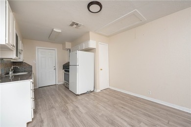 This property offers 4 bedrooms/ 2 bathrooms and a big side back - photo 8