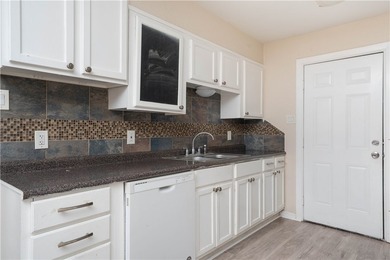 This property offers 4 bedrooms/ 2 bathrooms and a big side back - photo 9