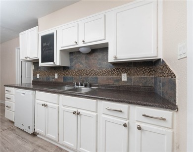 This property offers 4 bedrooms/ 2 bathrooms and a big side back - photo 10