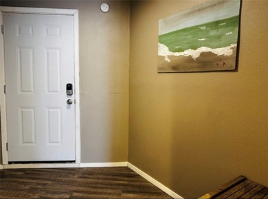 This condo is priced to sell and ready for your next - photo 2
