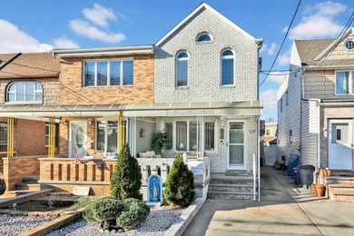 Ideally situated in the heart of Marine Park, this prime - photo 2