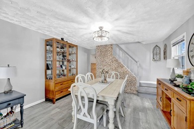 Ideally situated in the heart of Marine Park, this prime - photo 8