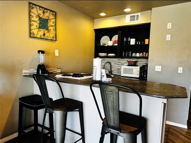 This condo is priced to sell and ready for your next - photo 9