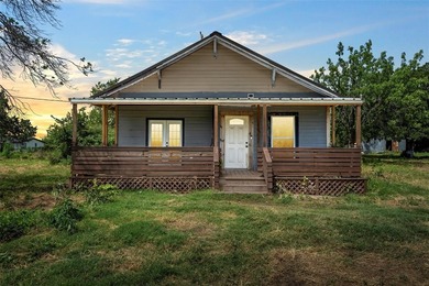 (private lake, pond, creek) Home Active Under Contract in Axtell Texas