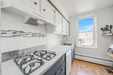 Welcome to this spacious and sun-filled Junior 4 co-op ideally - photo 7